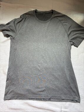 lululemon athletica Men's Heather Gray Short-Sleeve Crew